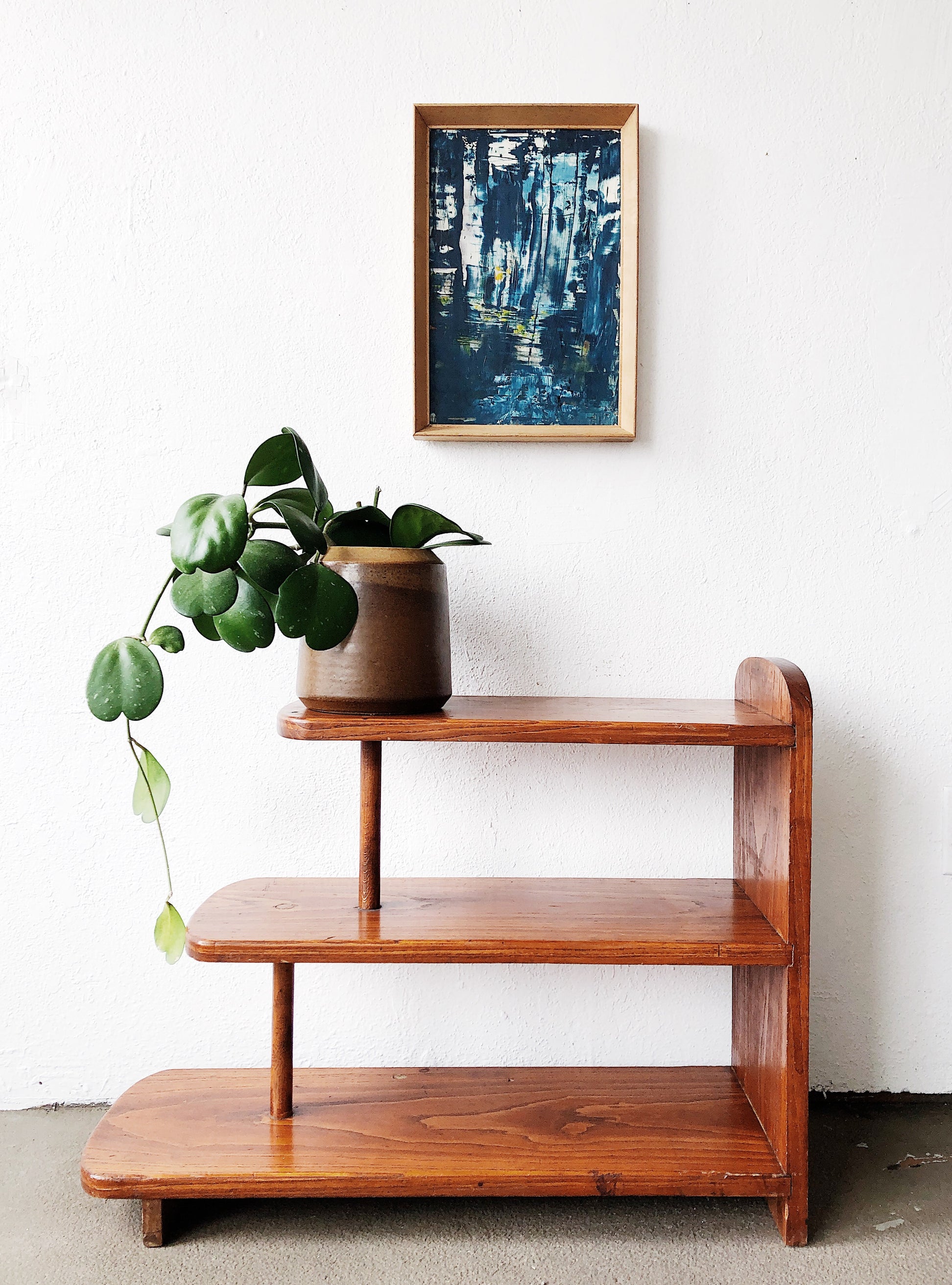 Vintage Curved Wood Shelf – Maven Collective