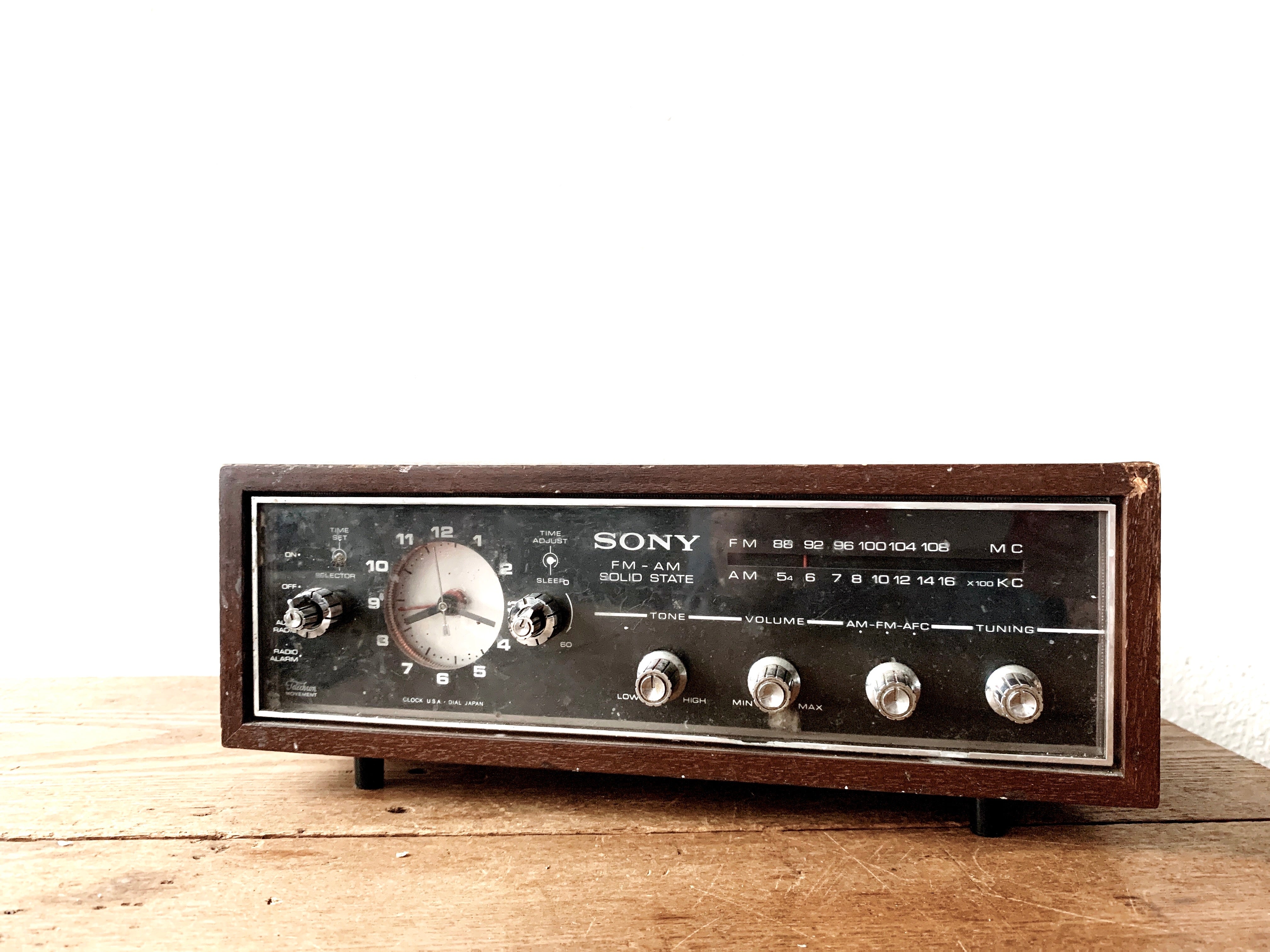 Vintage Sony Solid State AM/FM Radio hotsell