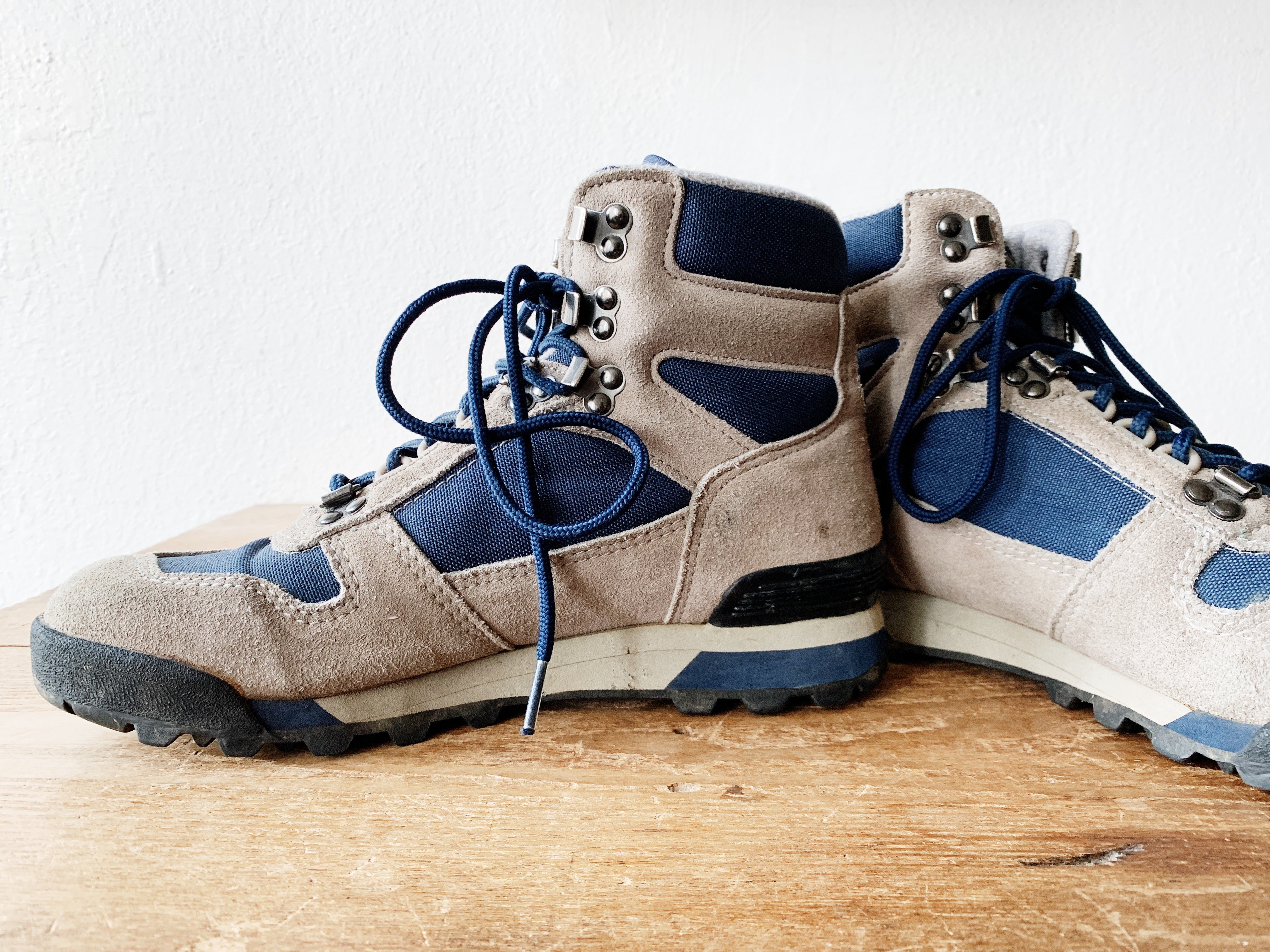 Vasque vintage sale hiking boots